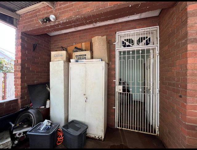 4 BEDROOM HOUSE FOR SALE IN BEZUIDENHOUT VALLEY